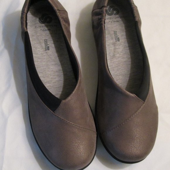 NEW Clarks Cloudsteppers. Size 10 Color Brown - Picture 1 of 4